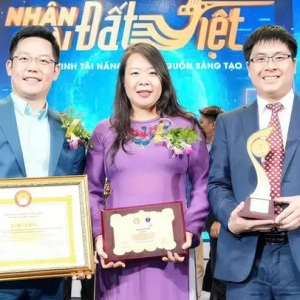 PGS.TS Nguyễn Thị Thu Hoài, Viện trưởng Viện Tim mạch nhận Giải thưởng Nhân tài Đất Việt 2025